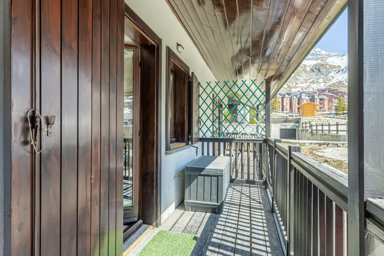 Balcone coperto con vista sulle montagne