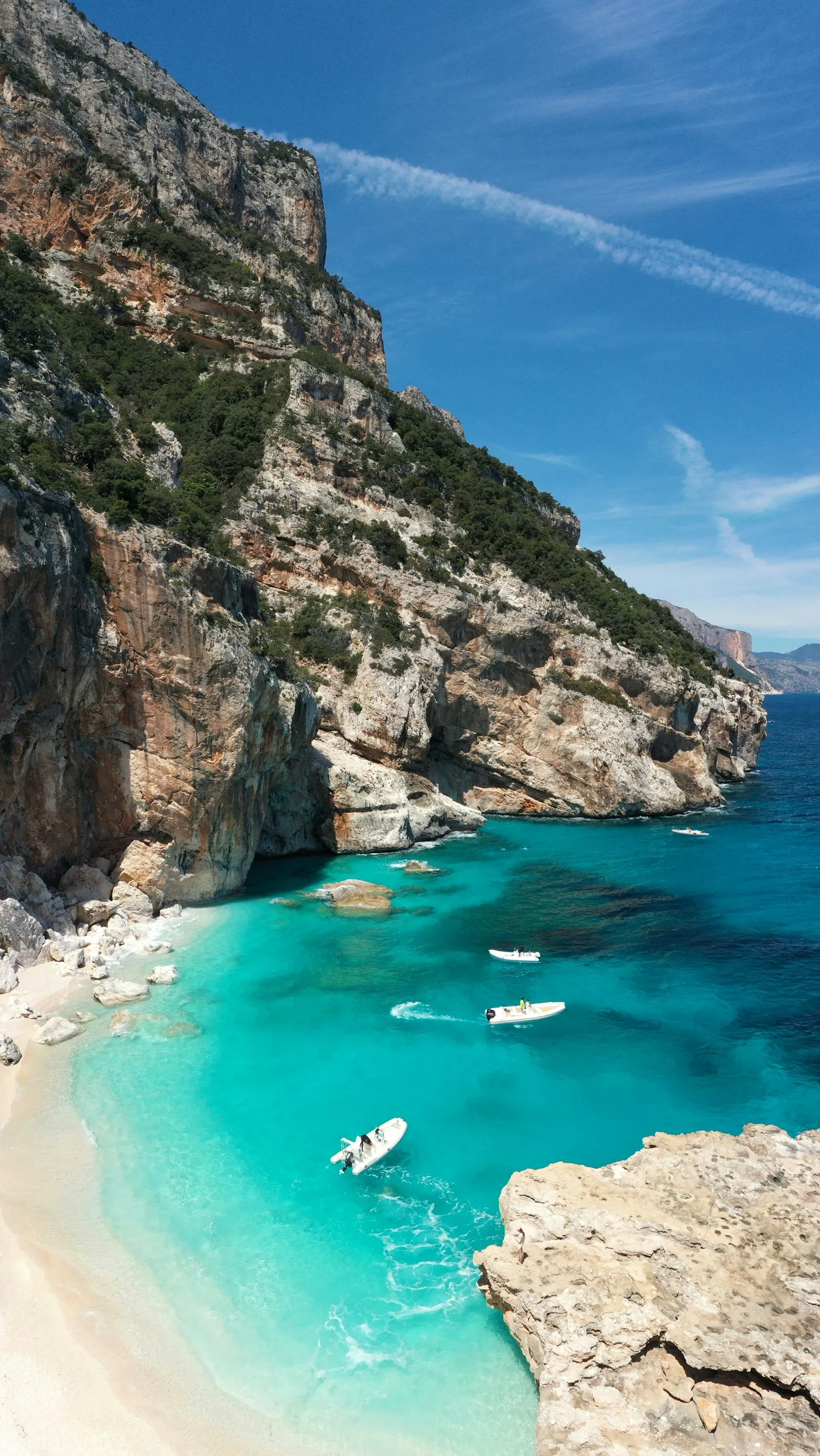 Costa di Porto San Paolo di fronte a Tavolara