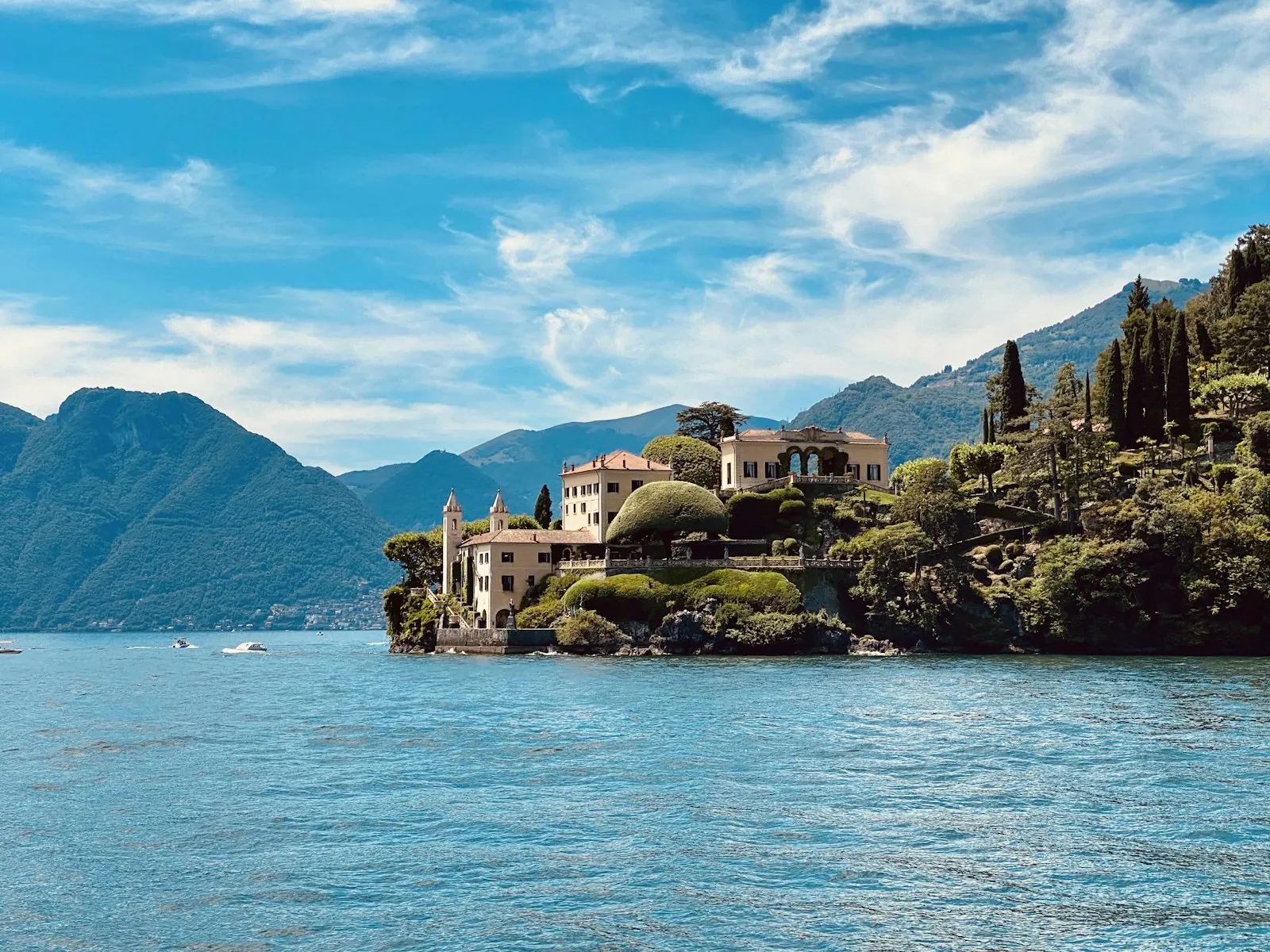 Historic villa on Lake Como