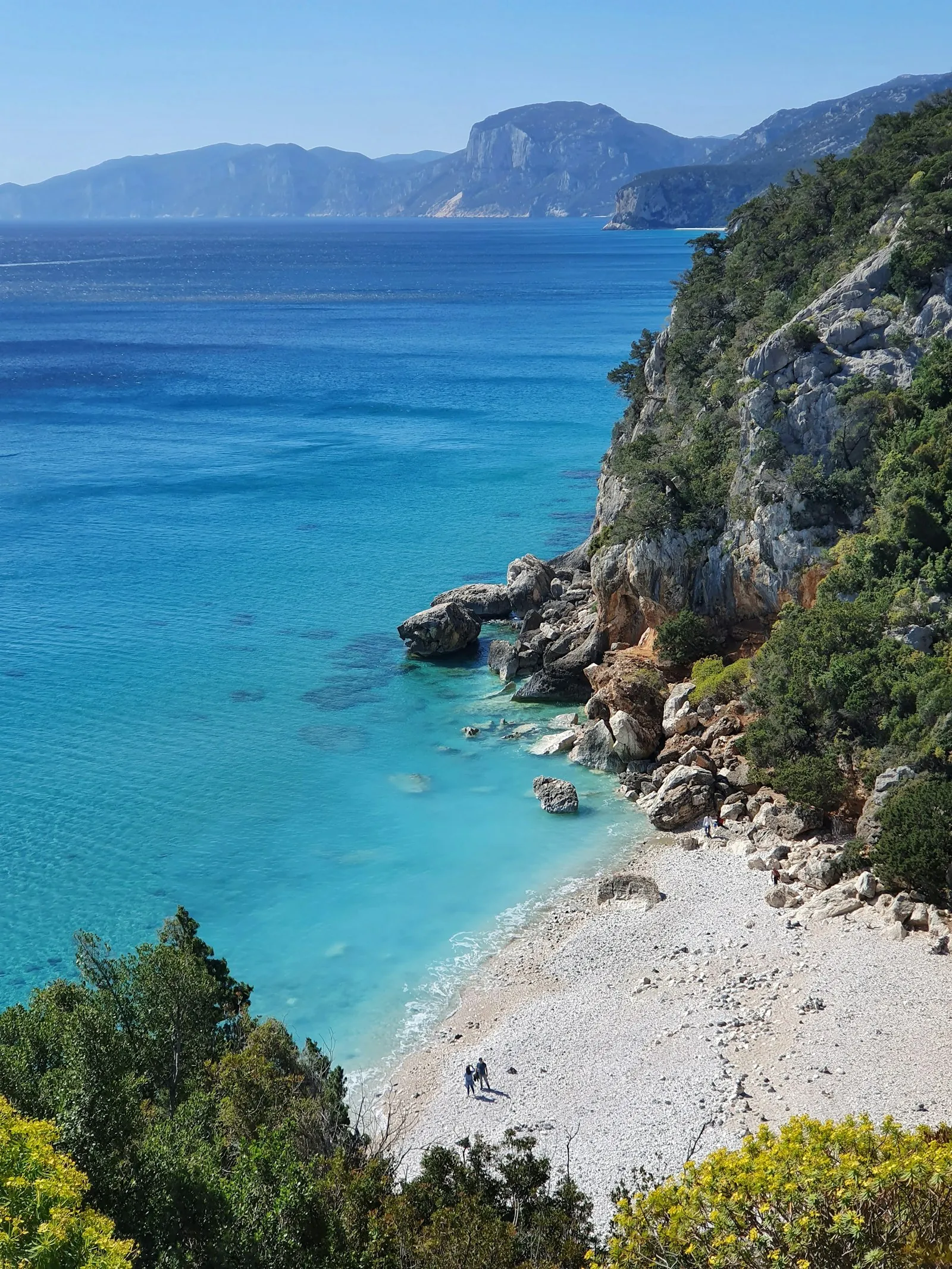 Costa di Porto San Paolo di fronte a Tavolara
